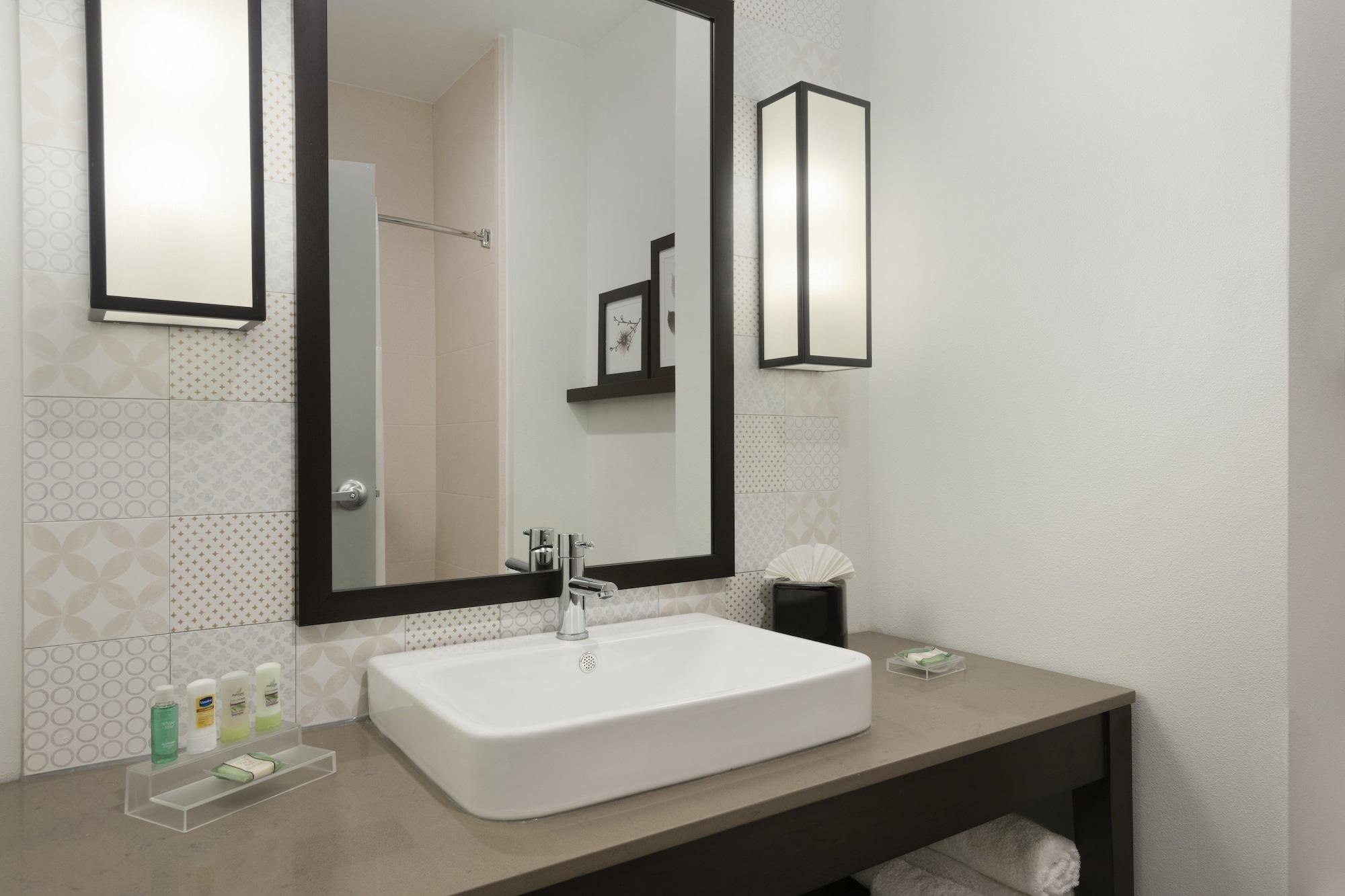 Hotel Country & By Radisson, Enid, Ok Enid